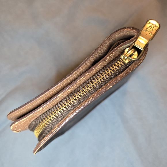 Vintage Louis Vuitton Monogram Wallet - Picture 3 of 10